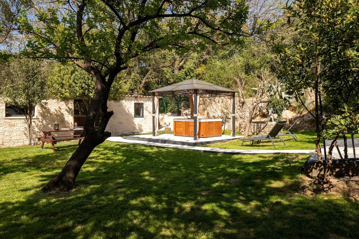 Ô Jacuzzi du Mazet, Murles, photo 6